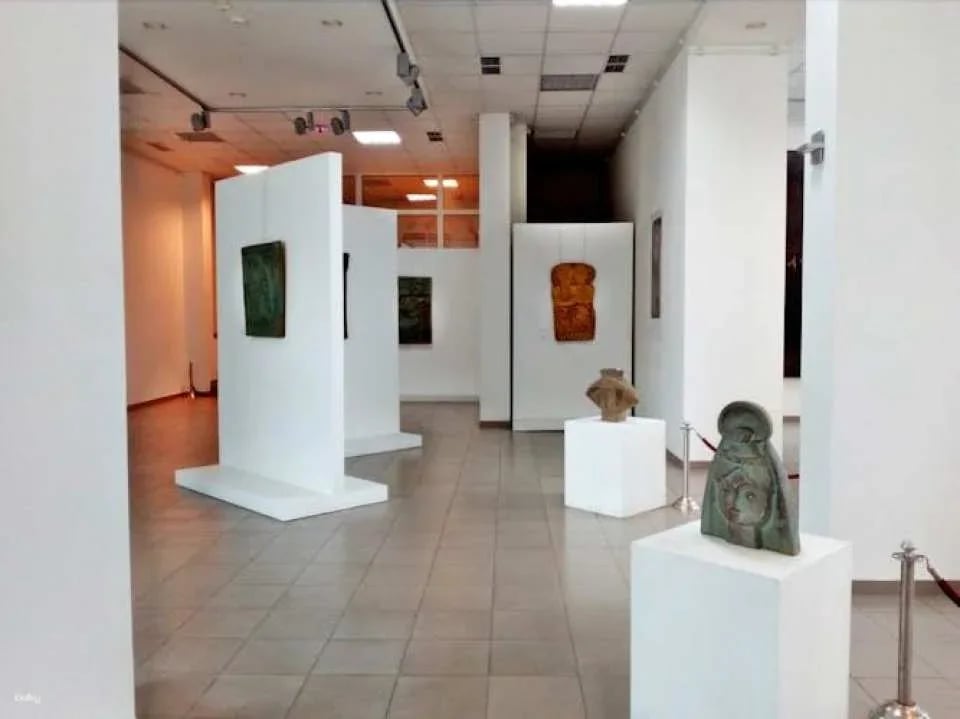 Self-guided tour in the Museum of Socialist Art