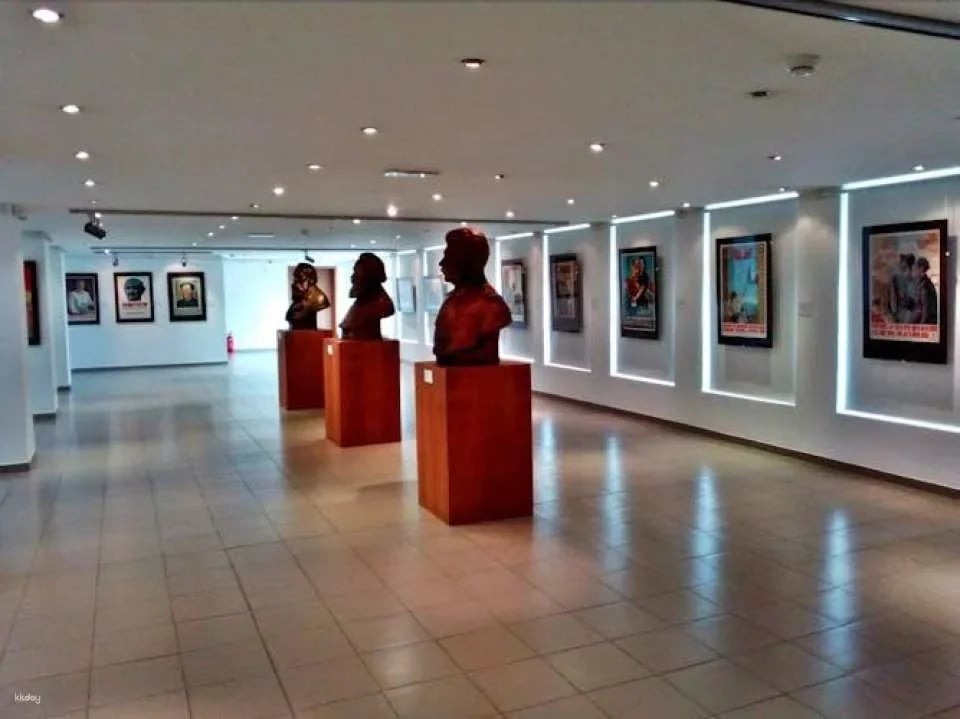 Self-guided tour in the Museum of Socialist Art