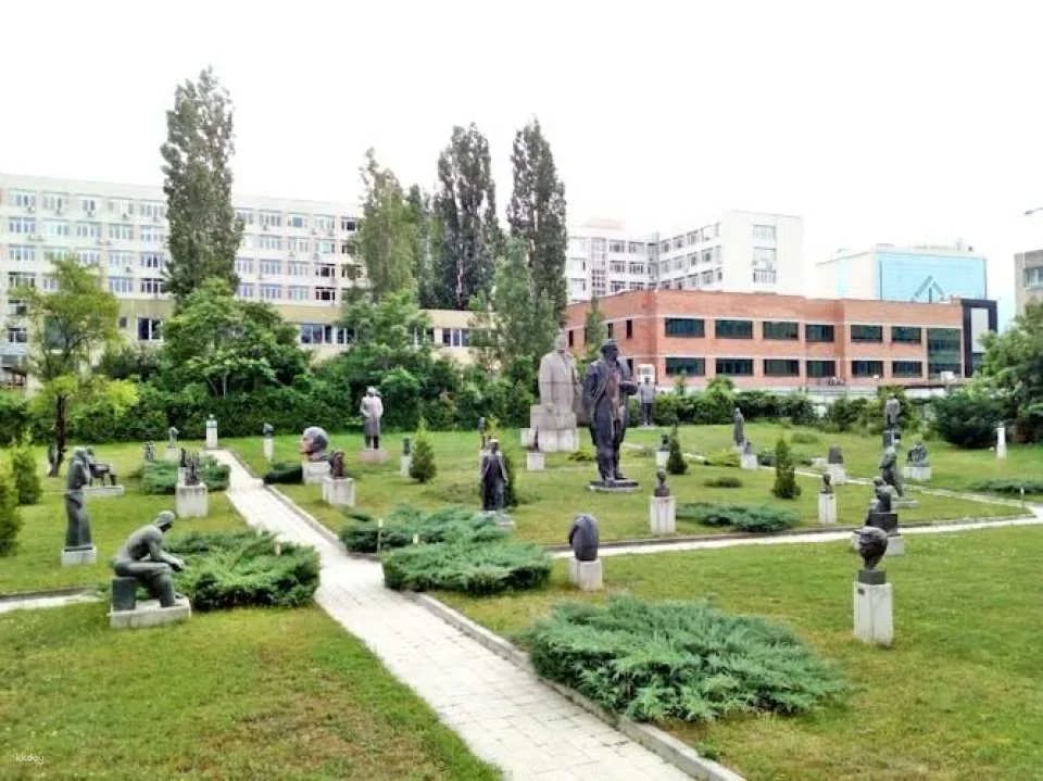 Self-guided tour in the Museum of Socialist Art
