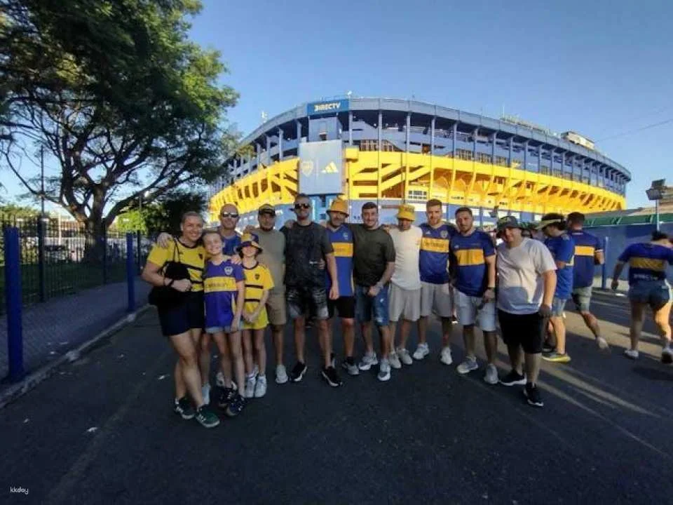 Boca Juniors match at La Bombonera with local host and transfer