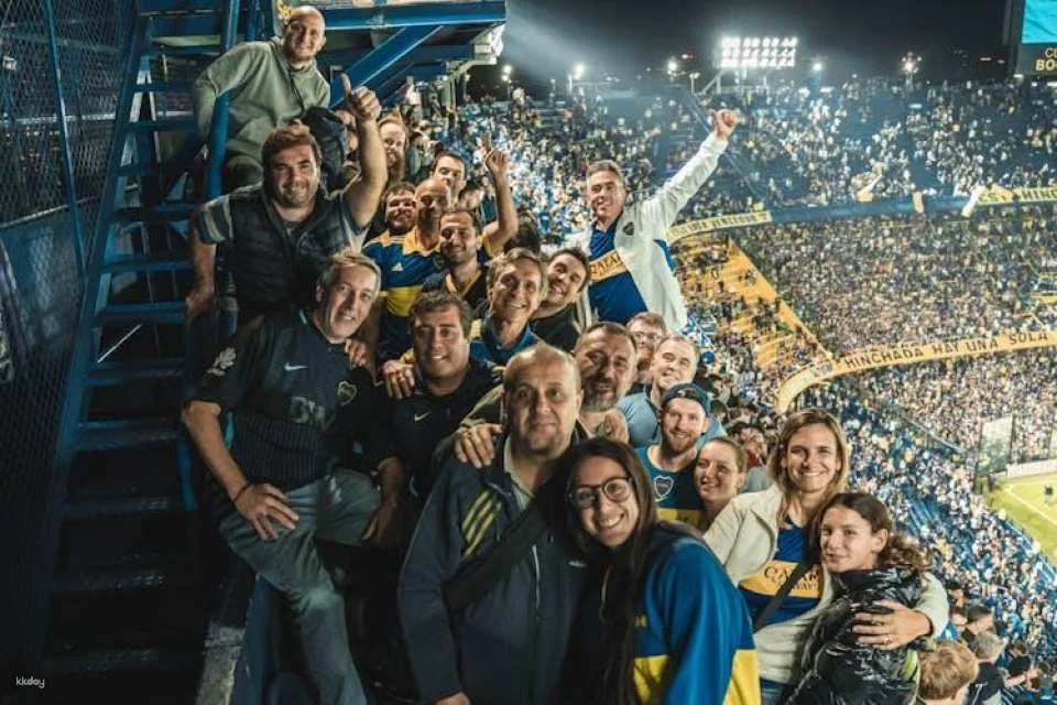 Boca Juniors match at La Bombonera with local host and transfer