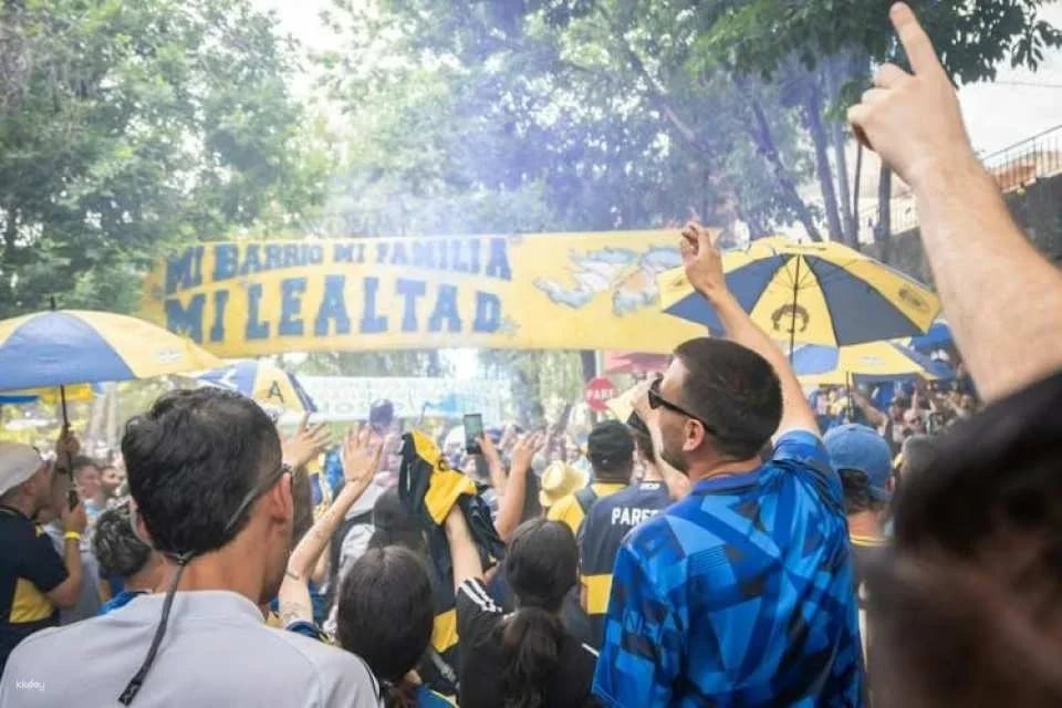 Boca Juniors match at La Bombonera with local host and transfer
