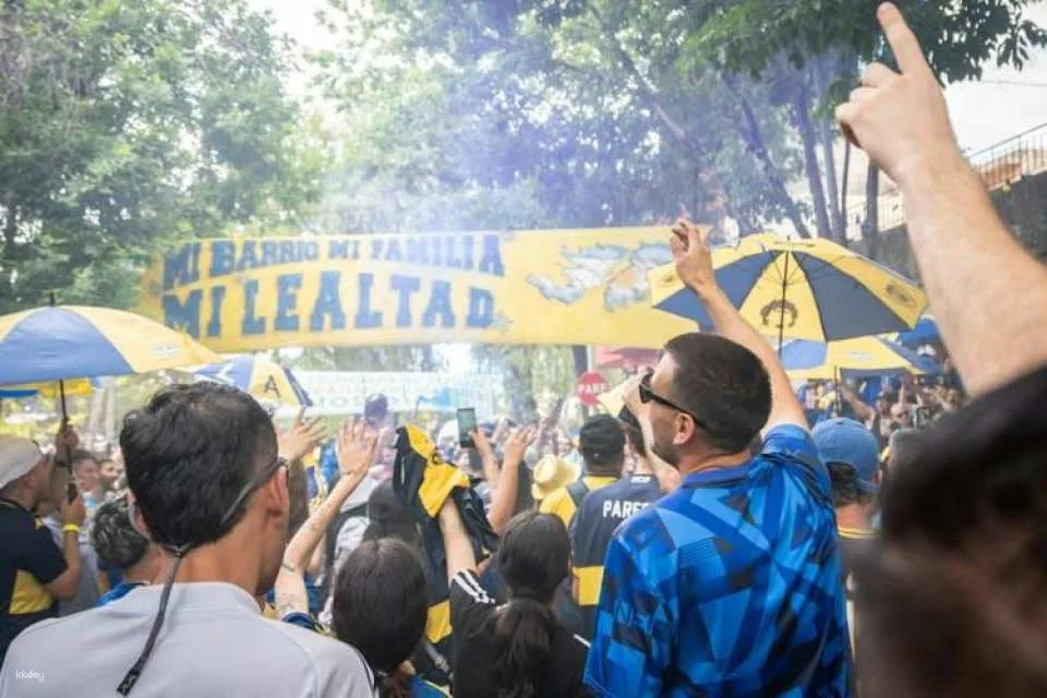 Boca Juniors match at La Bombonera with local host and transfer
