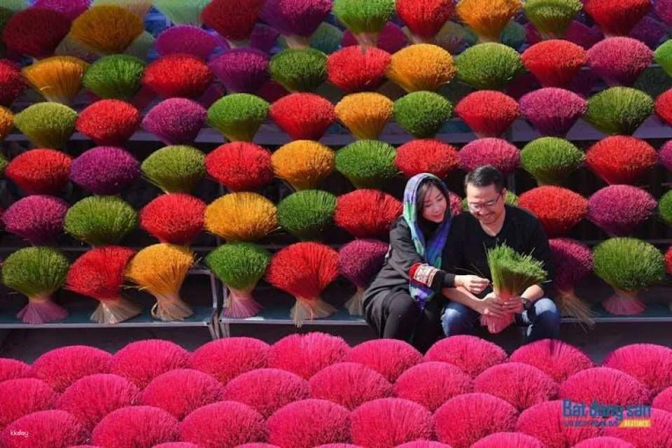 Quang Phu Cau incense stick village guided tour from Hanoi