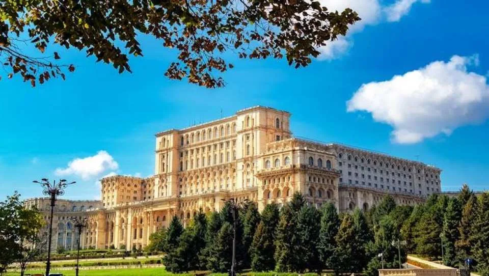 Bucharest pass with Old Town, Parliament and optional Dracula’s Castle
