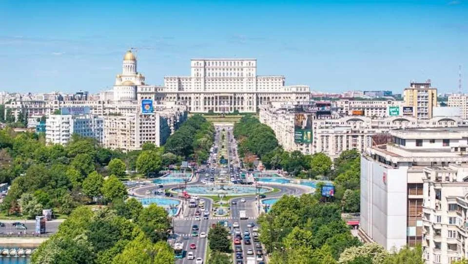 Bucharest pass with Old Town, Parliament and optional Dracula’s Castle