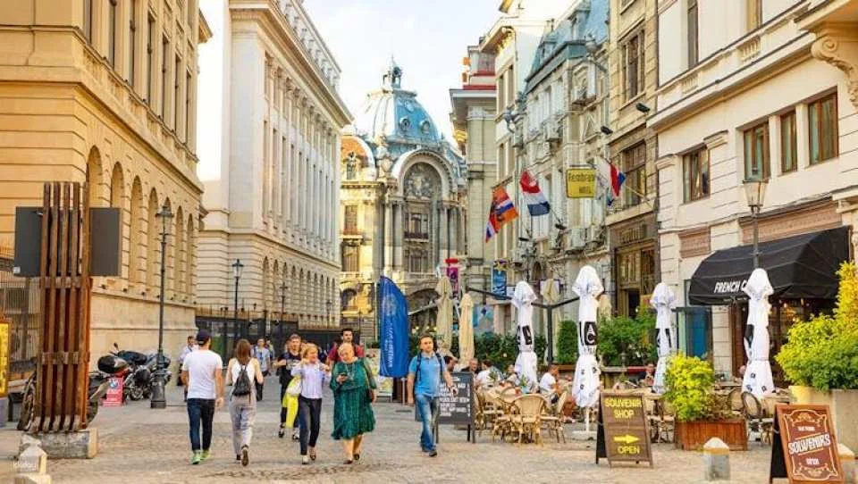 Bucharest pass with Old Town, Parliament and optional Dracula’s Castle