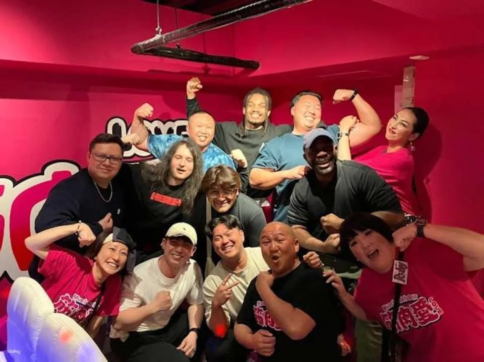 80-minute visit to Osaka’s Muscle Girl Bar