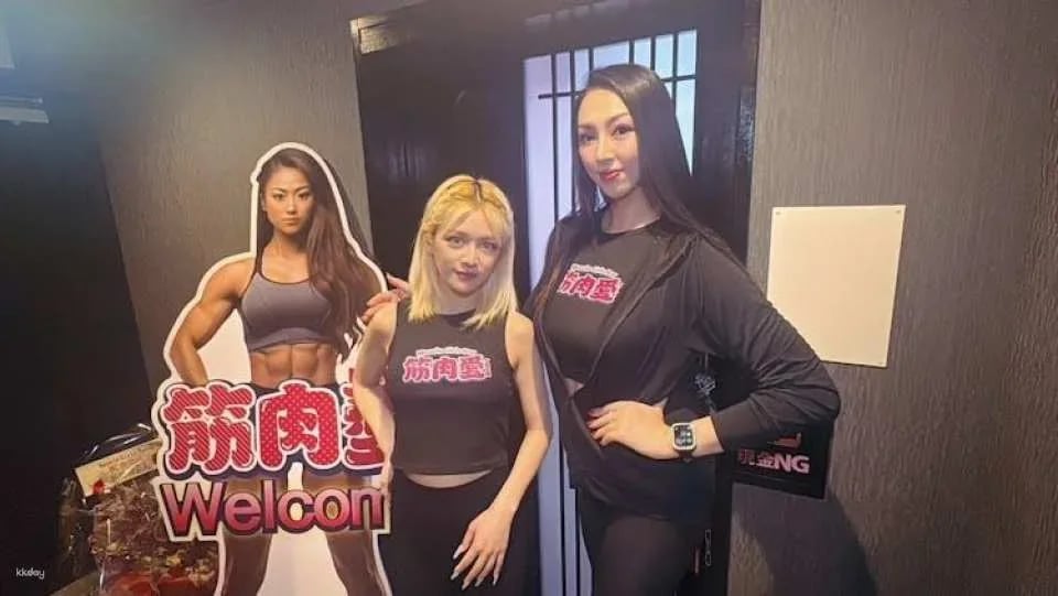 80-minute visit to Osaka’s Muscle Girl Bar