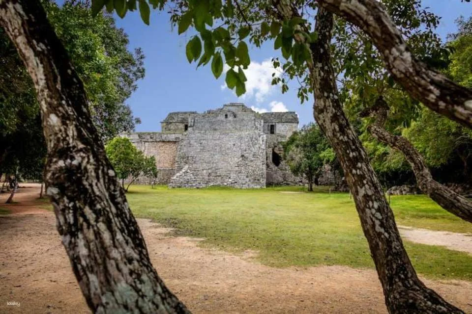 Chichen Itza and Xunaam Cenotes tour with a stop in Valladolid