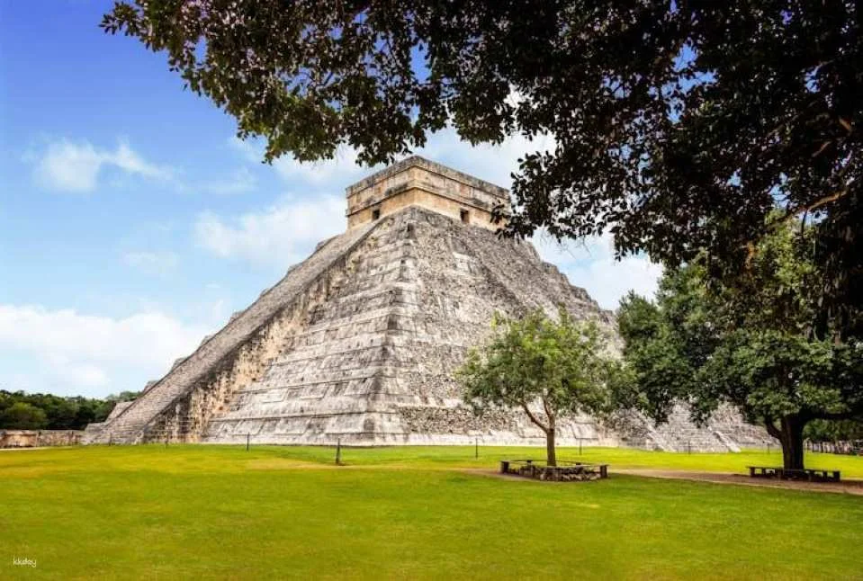 Chichen Itza and Xunaam Cenotes tour with a stop in Valladolid