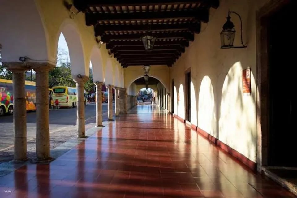 Chichen Itza and Xunaam Cenotes tour with a stop in Valladolid