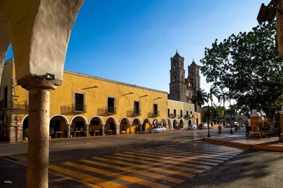 Chichen Itza and Xunaam Cenotes tour with a stop in Valladolid