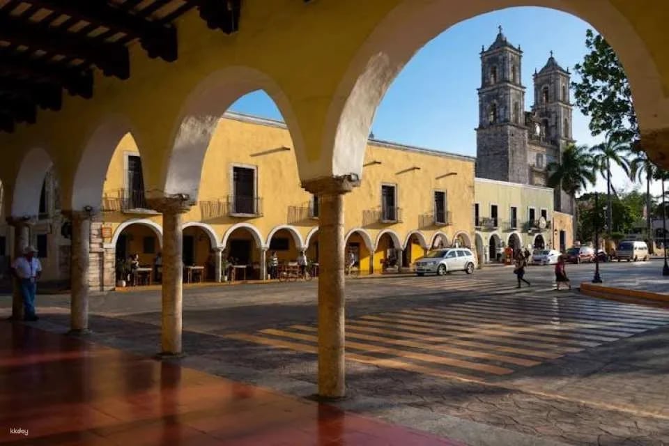Chichen Itza and Xunaam Cenotes tour with a stop in Valladolid