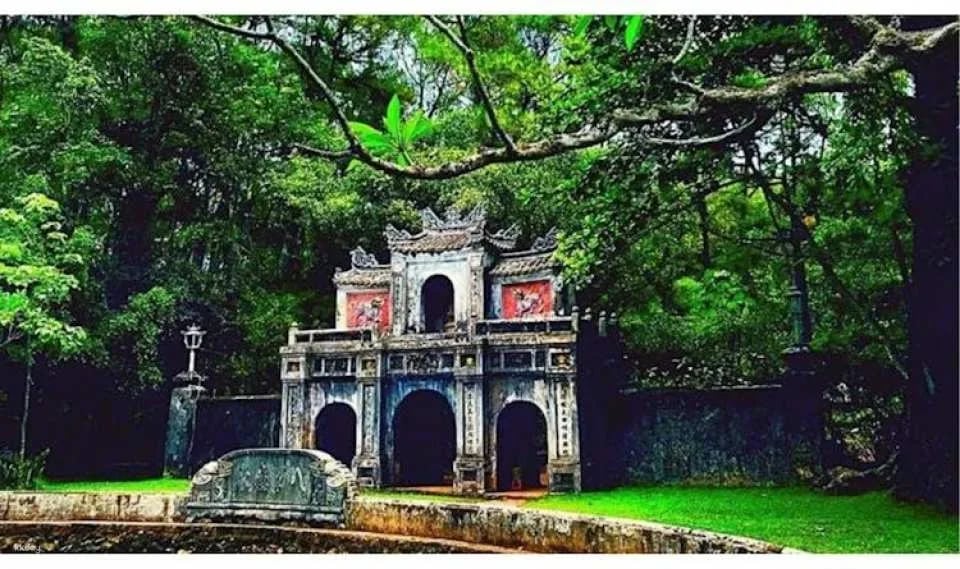 Hue city tour motorbike with easy rider