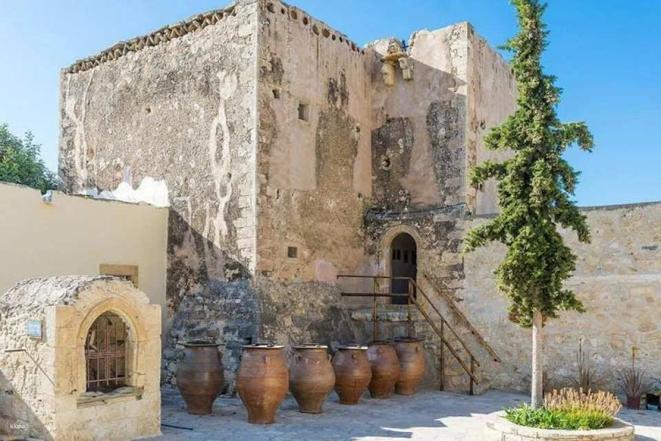 VIP tour of ancient palaces, Minoan wine routes and Matala Beach