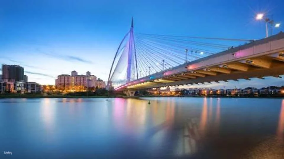 Private day trip to Putrajaya, KL City, Batu Caves and fireflies tour