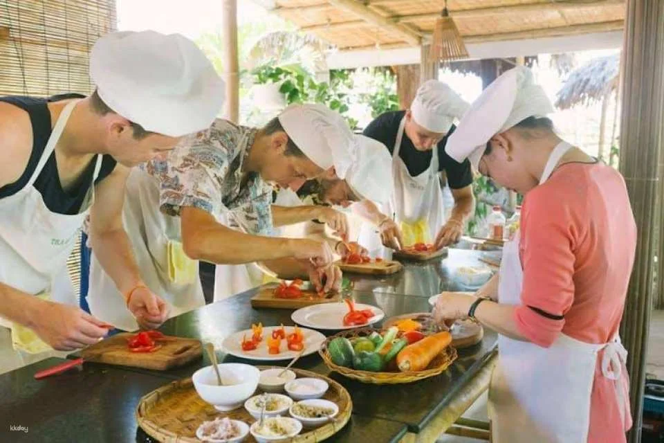 5-Hours Cooking Class Tour in Cam Thanh village with Market Shopping