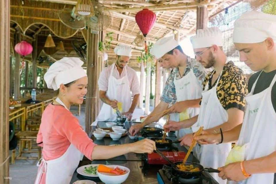 5-Hours Cooking Class Tour in Cam Thanh village with Market Shopping
