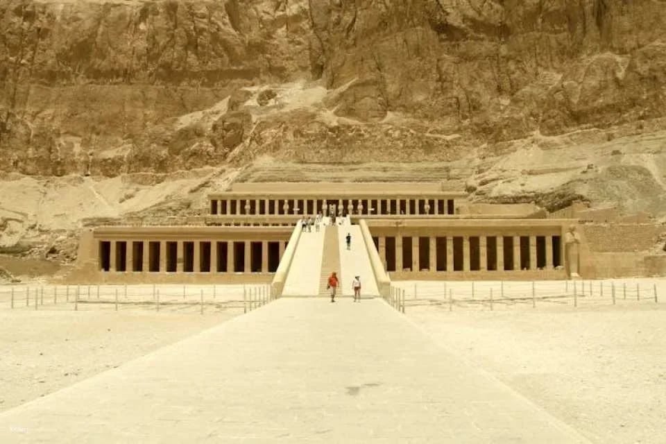 Luxor Guided Tour from Marsa Alam with Nile Cruise and Lunch