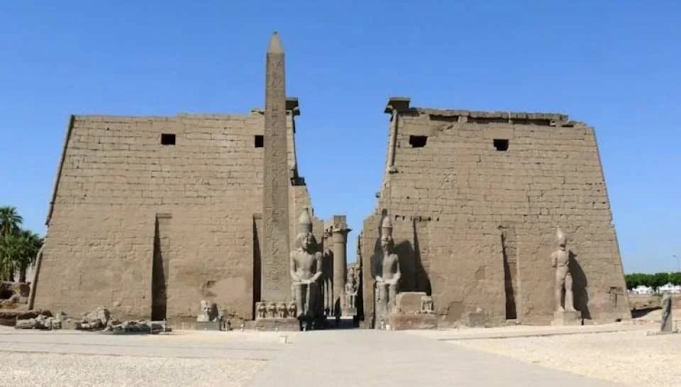 Luxor Guided Tour from Marsa Alam with Nile Cruise and Lunch