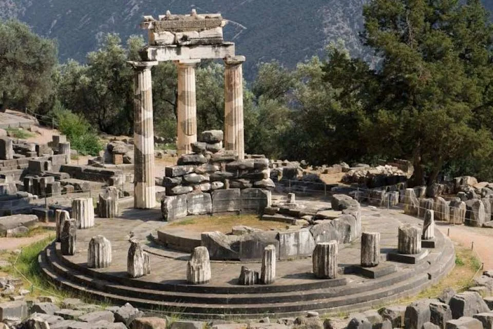 Delphi one day guided Spanish tour