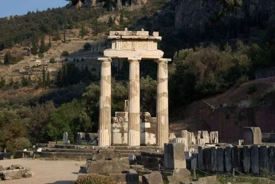 Delphi one day guided Spanish tour