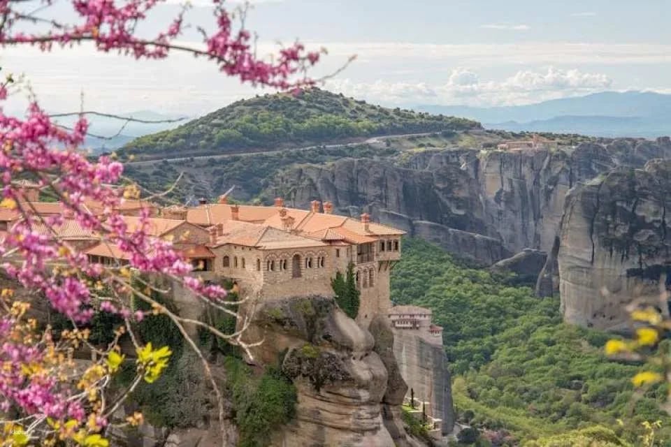 Meteora monasteries and Hermit Caves full-day tour from Athens