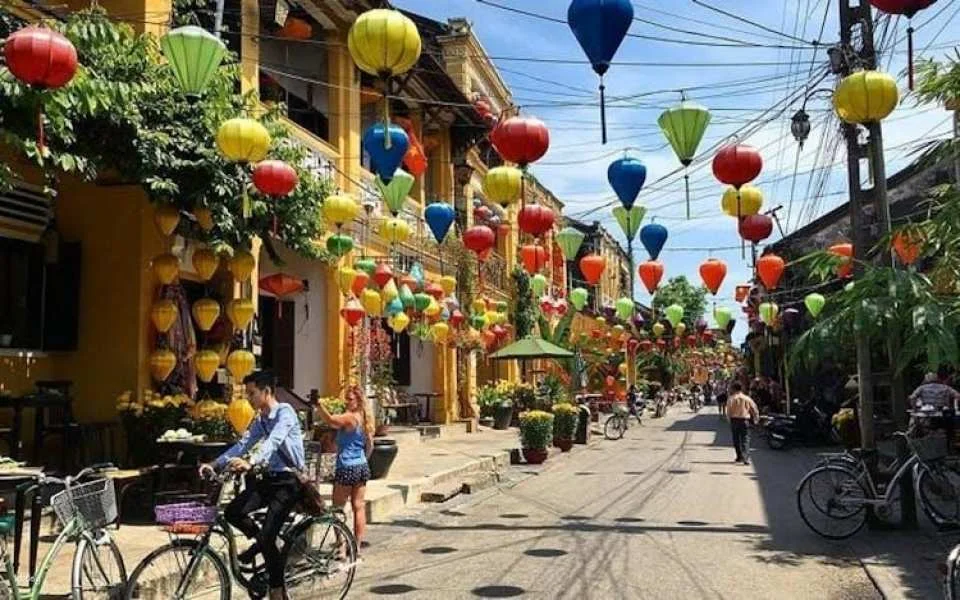 Hoi An City Guided Tour with Boat Ride and Lantern Release