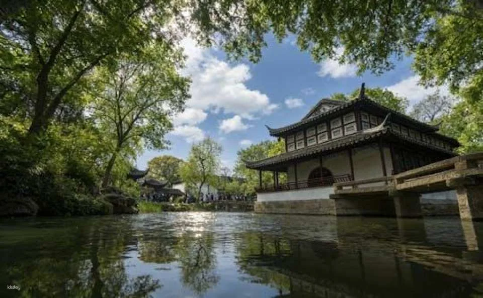 Suzhou Classical Gardens and Water Town visit with pick-up
