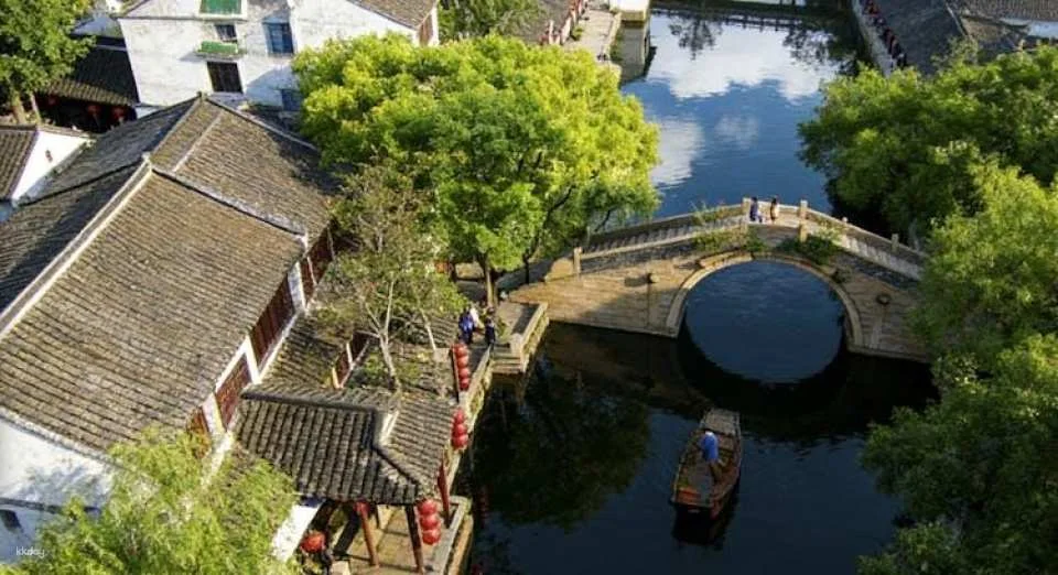 Suzhou Classical Gardens and Water Town visit with pick-up