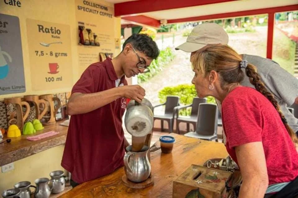 Finca El Ocaso guided coffee farm tour with tasting