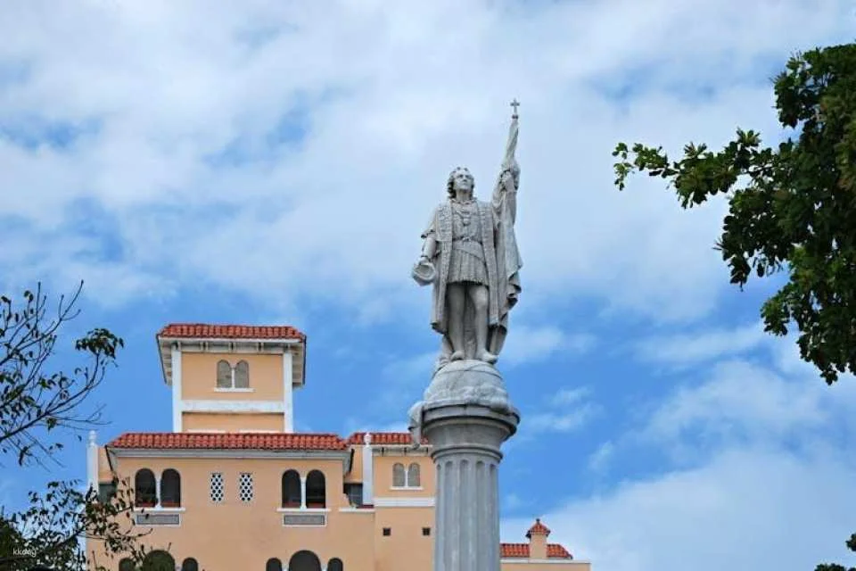 Self-guided walking audio tour of the old San Juan