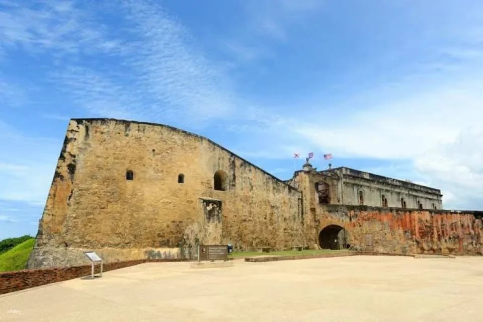 Self-guided walking audio tour of the old San Juan
