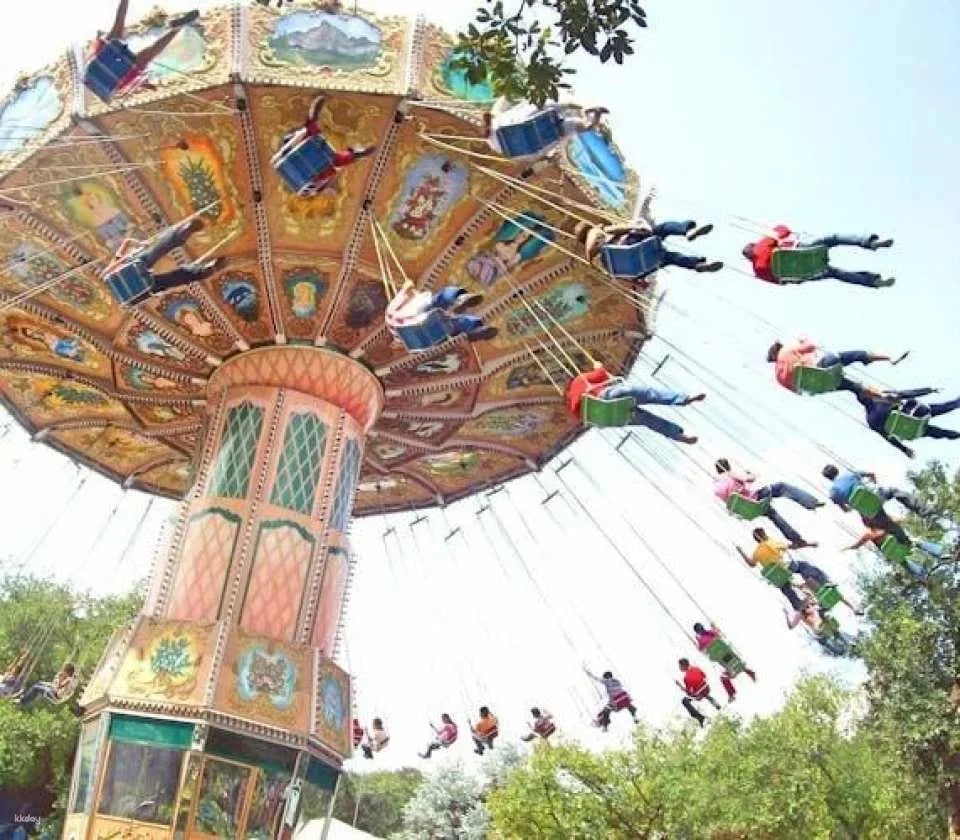Six Flags Amusement Park tickets with private transfer