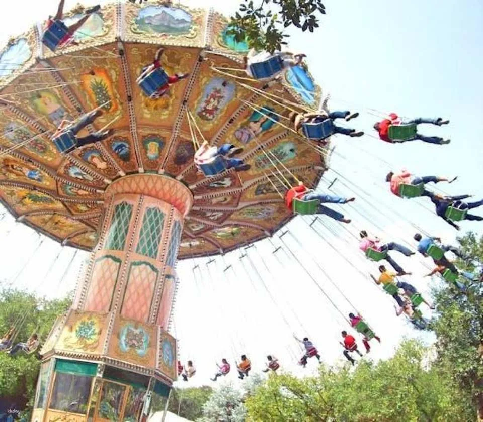 Six Flags Amusement Park tickets with private transfer