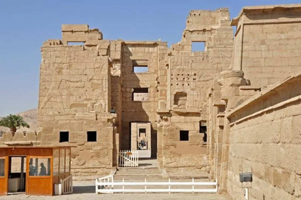 Guided tour of Valley of the Nobles, Medinat Habu and The Ramesseum from Luxor