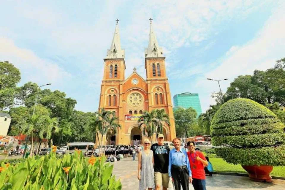 Full-day Ho Chi Minh sightseeing with cyclo ride tour