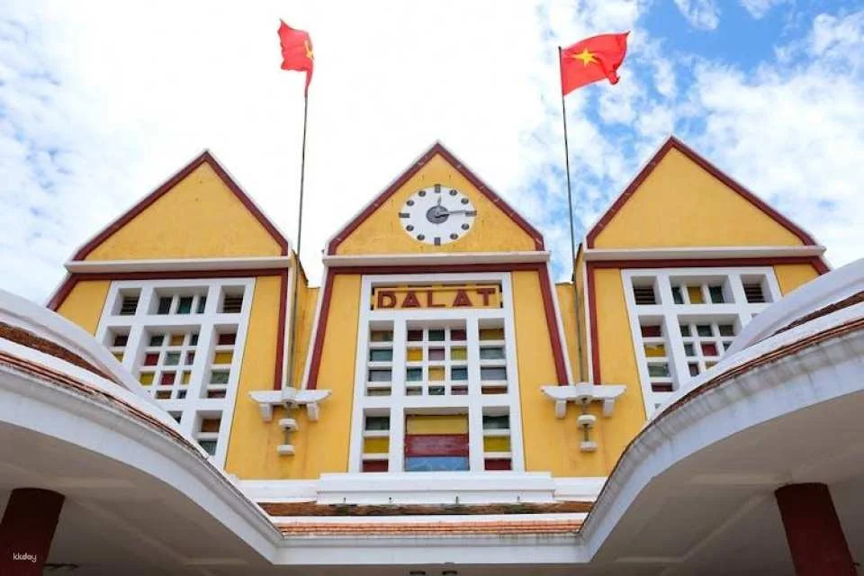 Full-day Ho Chi Minh sightseeing with cyclo ride tour