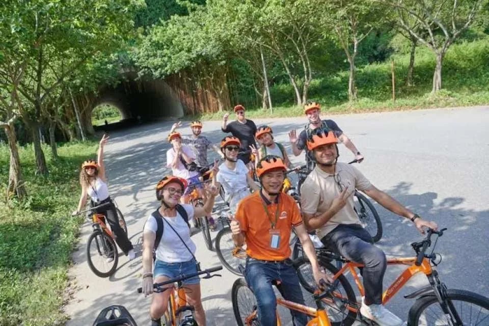 Bai Dinh Pagoda and Trang An Guided Tour with Buffet Lunch