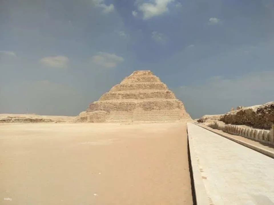 Full-day the Pyramids, Sphinx, Memphis, Saqara and Dahshour
