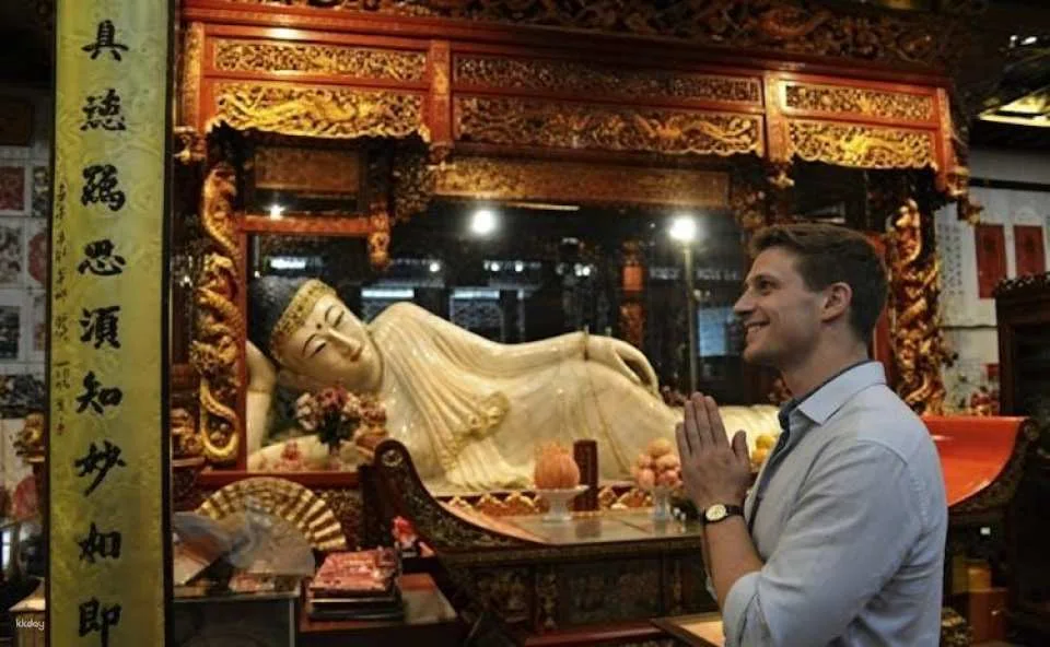Shanghai private tour with iconic landmarks of the old and new city