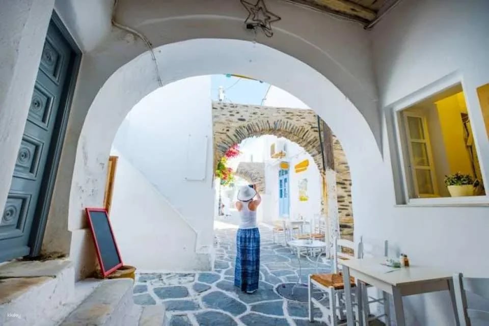 Half-day private tour of Paros highlights with transportation