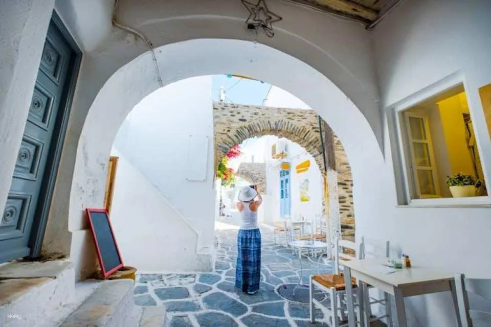 Half-day private tour of Paros highlights with transportation