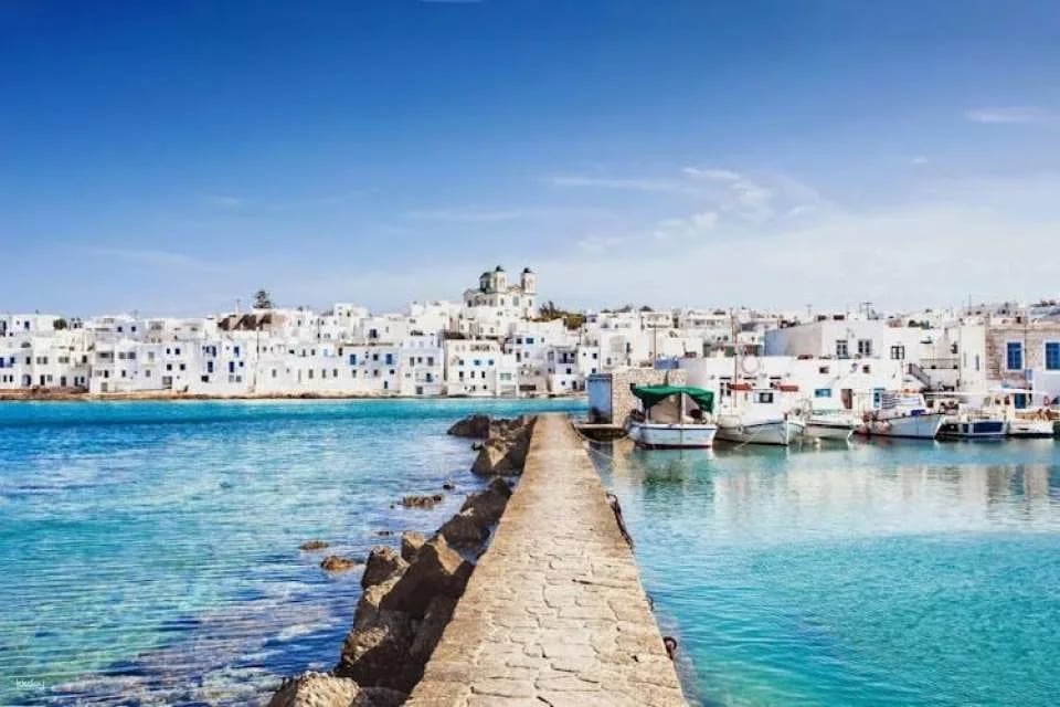 Half-day private tour of Paros highlights with transportation