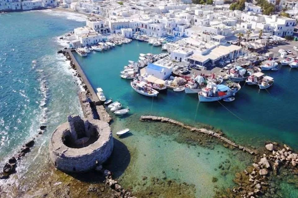 Half-day private tour of Paros highlights with transportation