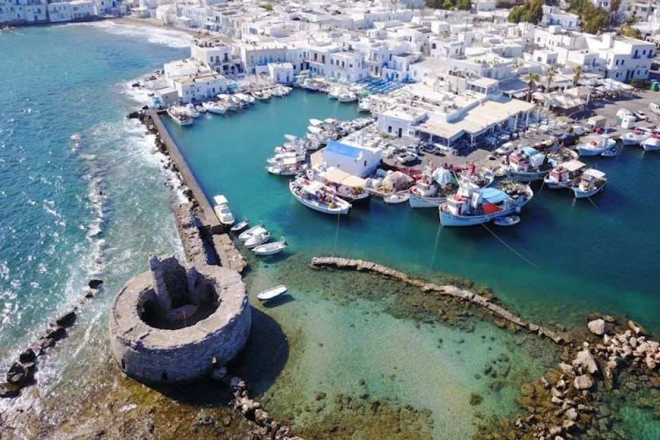 Half-day private tour of Paros highlights with transportation