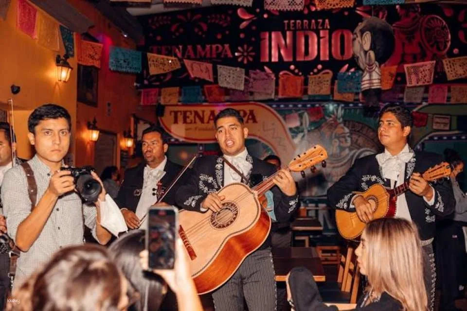 Mexico City night tour with taqueria visit and mariachi performance