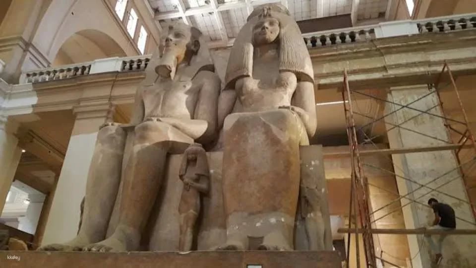 Giza Pyramids, Sphinx, and Egyptian Museum tour with lunch from Cairo