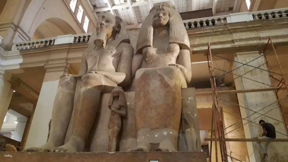Giza Pyramids, Sphinx, and Egyptian Museum tour with lunch from Cairo